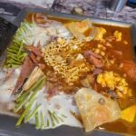 Kim Hye-eun Instagram - 첨 먹어보는 맛. 미쿡에서 먹는 부대찌개랄까?호불호 정확히 있을것 같은 맛인데. 나는 이국적인 독특함에 한표. 허허.이런맛을 내다니요.♡♡♡ 하여간 마늘슬라이스도 어쩜 그리 바싹히지? #울트라회관 #서초동 #미쿡느낌부대찌개 #마늘슬라이스제육볶음