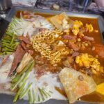 Kim Hye-eun Instagram - 첨 먹어보는 맛. 미쿡에서 먹는 부대찌개랄까?호불호 정확히 있을것 같은 맛인데. 나는 이국적인 독특함에 한표. 허허.이런맛을 내다니요.♡♡♡ 하여간 마늘슬라이스도 어쩜 그리 바싹히지? #울트라회관 #서초동 #미쿡느낌부대찌개 #마늘슬라이스제육볶음