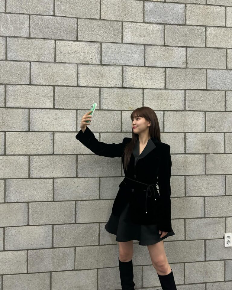 Kim Ji-eun Instagram - 💇🏻‍♀️💈