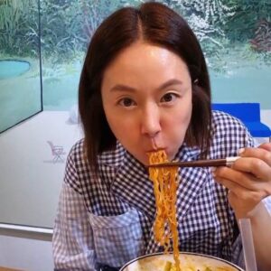 Kim Ji-hye Instagram - 비빔면& 강판에 간 감자전...