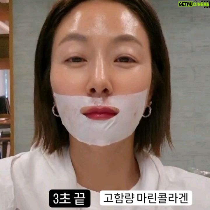 Kim Ji-hye Instagram - 리브이셀 대박입니다 . 그동안의 콜라겐 마스크랑은 차원이 다른 . 3초만에 이 고함량을 내얼굴에? . 대박이죠 . 앰플 400병 분량 ㅋㅋ콜라겐을 한장으로 . 손 안대고 오롯이 내 얼굴에 . 미쳤다 . 특허 제조공법 나노 콜라겐실(머리카락 굵기 1/300) . 공구공구합니다~~ .