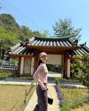Kim Jin-kyung Instagram - 날씨 갑자기 왜이렇게 좋은거지 😙💚🌿