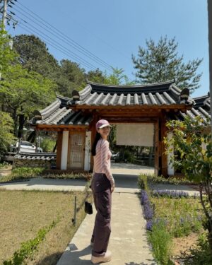 Kim Jin-kyung Instagram - 날씨 갑자기 왜이렇게 좋은거지 😙💚🌿