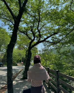 Kim Jin-kyung Instagram - 날씨 갑자기 왜이렇게 좋은거지 😙💚🌿