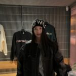 Kim Jin-kyung Instagram - 오랜만에 나들이 👯 네더월드의 첫번째 팝업 왔다감 🖤