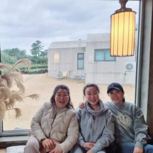 Kim Mi-kyeong Instagram - 그리웠던 삼달리 우리집.
그리고 늘 오가던 길들.
그대로다. 참 좋다 ^^