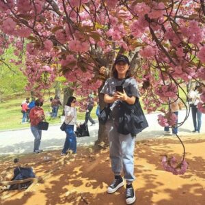 Kim Mi-kyeong Instagram - 언니들이랑 경주 여행.
걷고 또 걸어도 그저 좋다.
오랫만에 불국사도 가고 
수학여행 온 학생들마냥 사진도 찍고
커피가 맛있는 까페에서 아아도 마시고 ~~^^