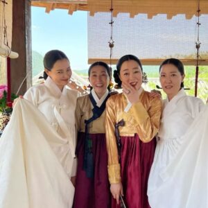 Kim Mi-kyeong Instagram - '밤에 피는 꽃'  저도 재미있게 잘 봤습니다^^
함께 했던 모든분들께 박수를 보냅니다.
감사했습니다.❤❤❤❤❤