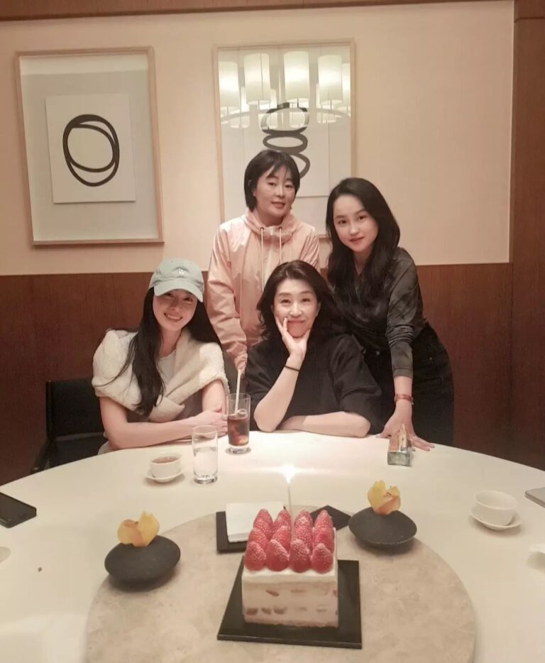 Kim Mi-kyeong Instagram - 조금 늦은 태희의 생일을 축하합니다 ♥️ 우리의 시간은 언제나 두배로 빨리 간다. 나이불문 나의 좋은 친구들😃♥️