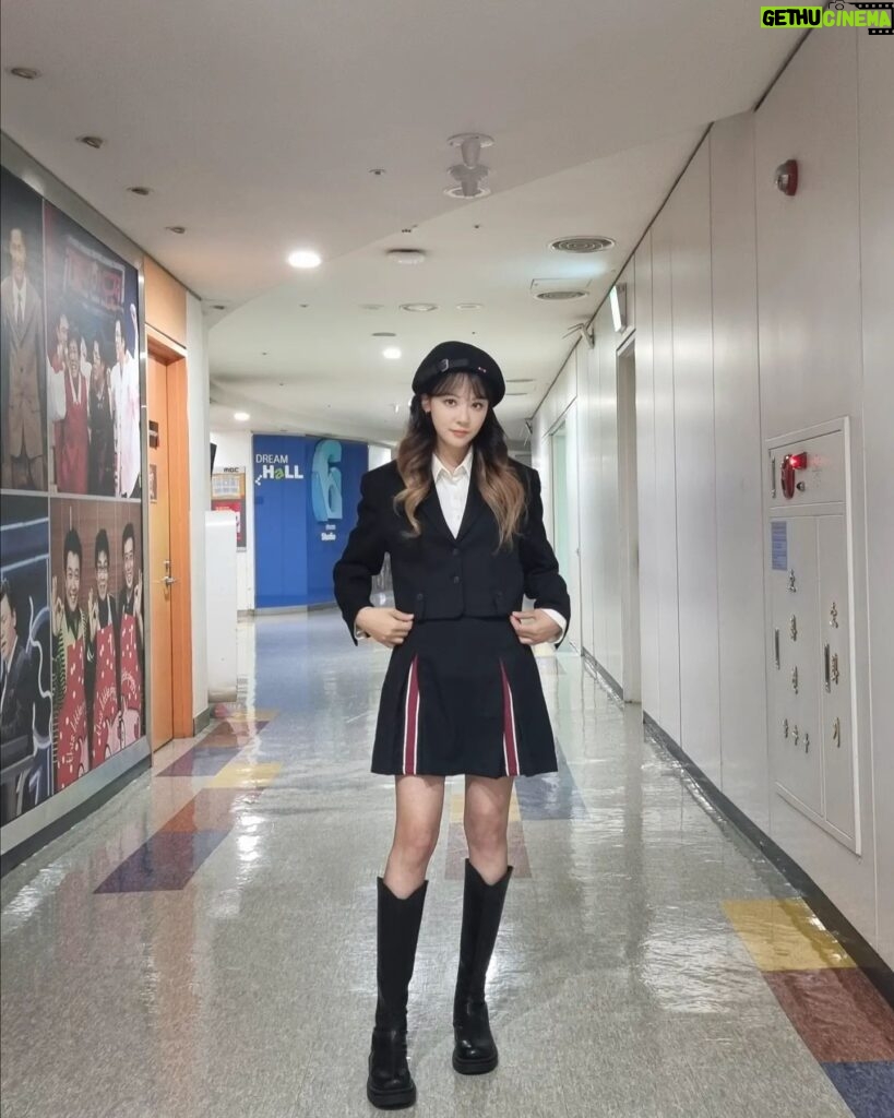 Kim Min-ah Instagram - 블랙 마음껏 입는중 👹🥷어둠의밍 #세치혀