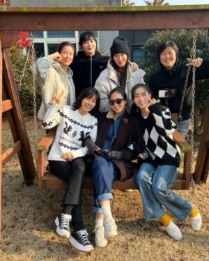 Kim Min-jung Instagram - .
우리의 10th ANNIVERSARY !!!
🩷🩷🩷
나의 어여쁘고 아름답고 순수하고 
귀한 인연. 
늘 고맙습니다. 
사랑합니다. 우주마안큼. 
-
@hs_kim_95 
@songyoona2015 
@i_taeran 
@yoo_sun0129 
@hangoeun310 
&
@by_pdc