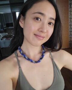 Kim Min-jung Instagram - . 주어진 귀한 삶을 음미하는중. 🌿 끊임없이. 끊임없이. 갈고닦는중.🌱 너무 뜨겁지도 , 너무 차갑지도 않게 , '적당한 온도' 를 찾고있어요.🕵🏻‍♀️