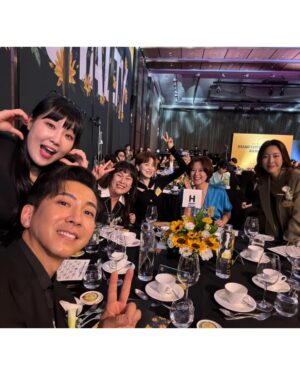 Kim Min-kyoung Instagram - 올해도 2년연속 브랜드고객충성도 대상에서
엔터테이너상 받았어요~ ^^
올해는 상 받을일이 없겠다 생각했는데..
이렇게 큰상을ㅜㅜ 
올해 열심히 해서 내년도 노려보겠습니다
잘부탁드립니다!!! ㅎㅎ
여러분 사랑합니다 ❤️