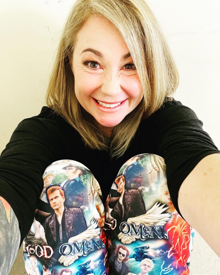 Kim Rhodes Instagram - Welp, I finally met #davidtennant. I was wearing these pants by @thelegginglass. I was awkward. I was weird. I REGRET NOTHING! I am now having a happy-cry in the stairway. @basingstokecomiccon thank you.