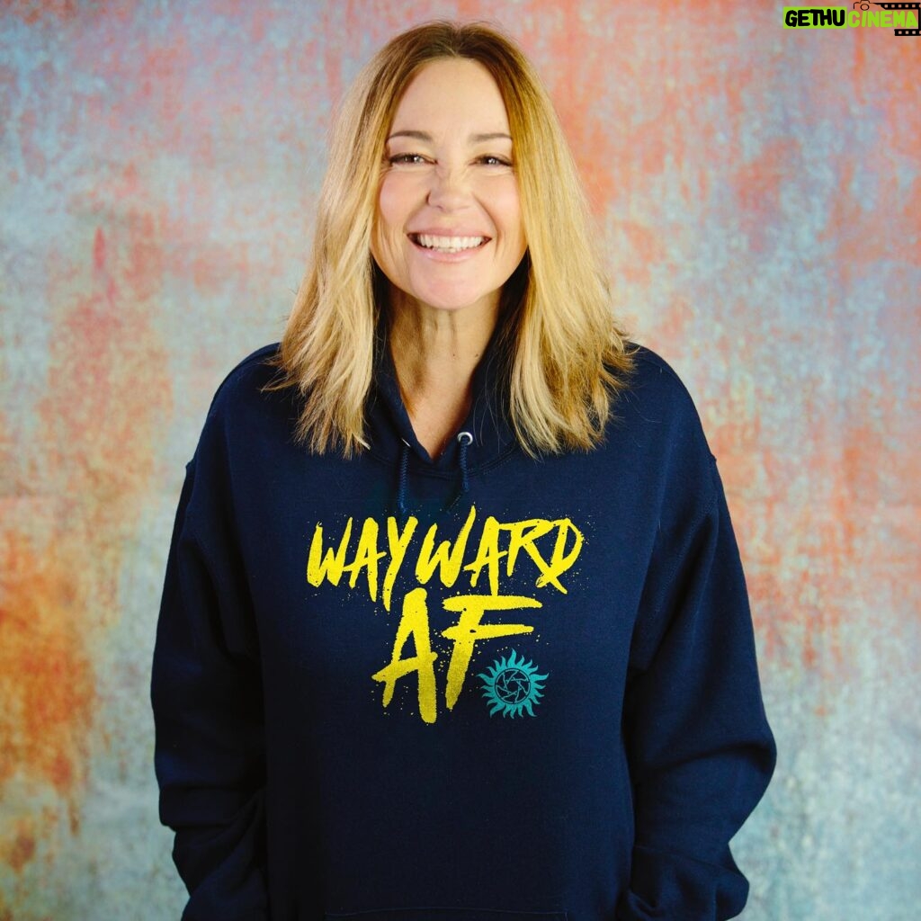 Kim Rhodes Instagram - My loves!! We’ve brought this design back for you because it meant so much to so many; Wayward AF was a rallying cry for all of us, that though we are wayward, we are not lost. Wear it with pride knowing that it supports @newleashonlifeusa. Link in my bio!