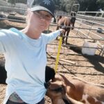 Kim Rhodes Instagram - When goats help. #goat #nothelping