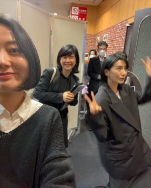 Kim Seo-hyung Instagram - 3월15일 일본 개봉을 앞두고 
#비닐하우스 프리뷰 시사회 
<with 이솔희감독님> <통역사 Yeon Jimi>
부슬부슬 비 내리는 저녁 상영 후.. 늦은 시간까지 자리 지켜주며
이야기 들어주신 관객분들에게 감사했습니다 🙏 (전석매진 🥳)
그리고 멀리서 찾아와주신 팬분들에게도 너무 너무 고맙습니다 🤍