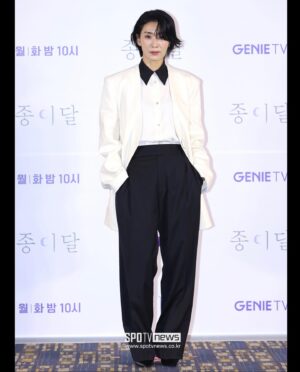 Kim Seo-hyung Instagram - #종이달  오늘 밤 10시 첫 방송 
#지니티비  #ENA  #티빙

🌙  이른 시간부터 함께 해 주시고 , 멋진 사진 남겨 주신 
  기자님들께 감사드립니다 !!