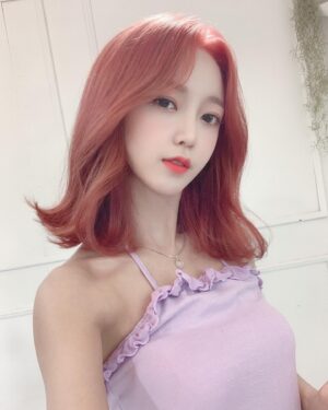 Kim So-hee Instagram - 머리색 너무 예쁘zi ❤️

#월요일 #다들 #화이팅