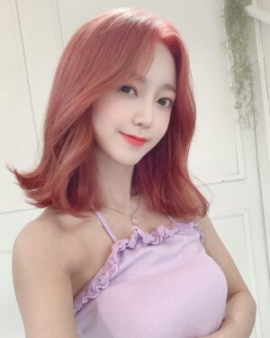 Kim So-hee Instagram - 머리색 너무 예쁘zi ❤️

#월요일 #다들 #화이팅