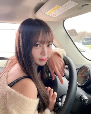 Kim So-hee Instagram - 뭘봐잉🤍🐰
#vleti