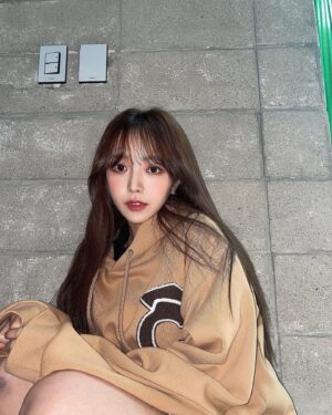 Kim So-hee Instagram - 🤎