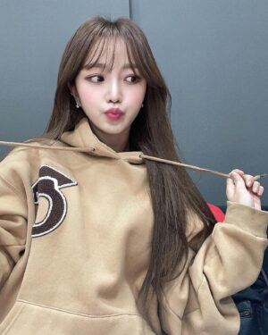 Kim So-hee Instagram - 🤎