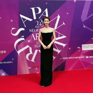 Kim Sung-ryung Instagram - #apanstarawards 
시상자로 참석 했어요