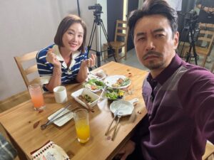 Kim Sung-ryung Instagram - #꼰대희 #밥묵자
#구독과좋아요
좀 전에 업로드 됨요~^^