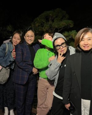 Kim Sung-ryung Instagram - #갱으니투어 #동행해주는고마운동생들
옛 추억 #파인밸리더가든키친 역시 좋았습니다용
앗 #윤가이가 더덕정식👍 사진은 없지만~
