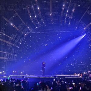 Kim Wan-sun Instagram - 공연을 보느라 사진을 찍은게 없네요.. 
너무나 멋진 공연에 입을 다물지 못했어요. 
내일 공연도 화이팅~!!!!!
#엄정화 #콘서트 #잠실학생체육관 
@umaizing #하늘만허락한사랑