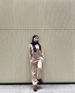 Kim Ye-won Instagram - 이제 조금 살아났는데 밖이 냉동창고네......🥶