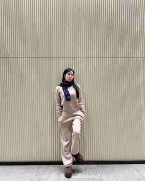 Kim Ye-won Instagram - 이제 조금 살아났는데
밖이 냉동창고네......🥶