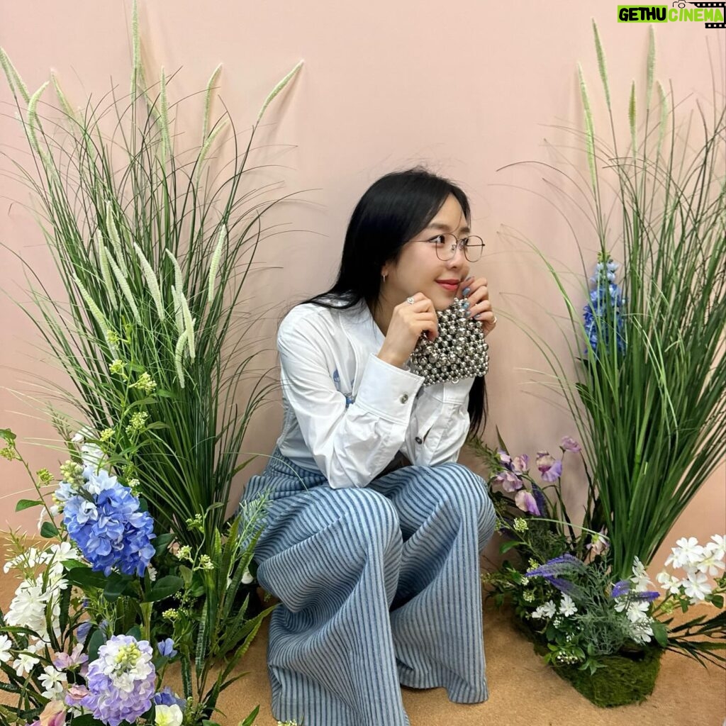 Kim Ye-won Instagram - 봄이 빨리 왔음 좋겠음...☺️ 꽃이 너무 좋거든🌷🌸🌻