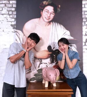 Kim Ye-won Instagram - 압박면접 시즌2 
10월30일 첫시작합니다🩵🩵🩵

새로운 채널로 이사하니까요
여러분들 와서 좋,댓,구,알 해주세요
😚

(규진아 볼하트는 좀 과했다)