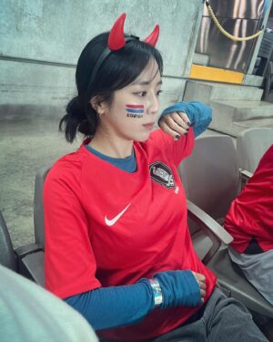 Kim Ye-won Instagram - 4:0♥️🇰🇷💙
최선을 다해 응원한 사진 100장