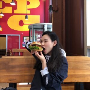 Kim Yoon-hye Instagram - 2019 🧤🖤🏙🍔