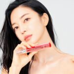 Kim Yun-jee Instagram – 요즘 방송 나올때마다 제 피부 비결이 뭐냐는 질문/DM 정말 많이 받는데☺️ @neuraderm_kr #코어타임앰플 제가 모델하는 제품이지만 작년 출시부터 꾸준히 매일 쓰고 있는 제가 진심으로 애정하는 제품입니다🫶🏻☺️ #ad