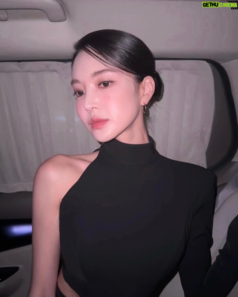 Kim Yun-jee Instagram - What an amazing night at the @korealegacy Gala!🙏🏻✨ 앞으로도 꾸준한 관심 부탁드리고~ 매주 진행되는 봉사도 많이 참여 부탁드립니다🫶🏻 레거시키친에서 만나요😘