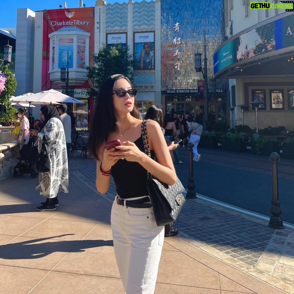 Kim Yun-jee Instagram - Oh, how I missed you LA🌴 you will always have a special place in my heart🥹 thank you LA fam for making LA feel like home again🙏🏻💕