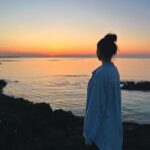 Kim Yun-jee Instagram – 착착이에게 꼭 보여주고 싶었던 아름다운 제주도🌊💕 파도소리, 선선한 바람, 따뜻한 햇빛, 새소리, 바다 냄새 다 너무 좋았다. 착착이와 함께 평소 해보고 싶었던거 다 해볼수 있어서 더 소중했던 제주도 태교여행👶🏻💕 4월아 안녕🫠💕