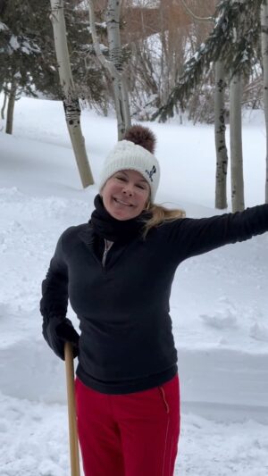 Kimberlin Brown Instagram - A VERY frustrated @katherinekellylang last weekend her turn to #digout @mammothmountain #toofunny hat by @benheartbeverlyhills  #snow #snowday #funwithfriends #skiing #mountainlife #friends #funny