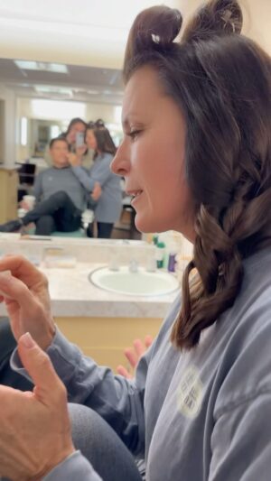 Kimberlin Brown Instagram - I’ve got you babe…….#makeup #mornings @boldandbeautifulcbs having #fun with @sean.kanan before heading out #onset #funwithfriends #makeupartist #behindthescenes @cbstvstudios