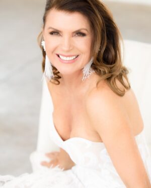 Kimberlin Brown Instagram - Love me my @lesleybohmphoto #hairandmakeup @mandyohmakeup dress and jewelry @ginasboutiqueoc  #photoshoot day! I love the way Lesley captures a piece of me every time we shoot. I was once told by a photographer years ago, that I should never smile that I had a crooked smile. Lesley taught me otherwise. #life #lifelessons #smile #smiles skin by: @imagespa.md #actress #behindthescenes