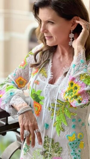 Kimberlin Brown Instagram - Ready for the night!! @festivaltvmonte_carlo @montecarlobay @sean.kanan jewelry by @charlielapson