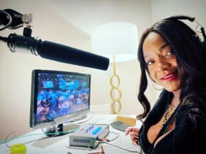 Kimberly Brooks Instagram - Easter is the only time when it’s perfectly safe to put all your eggs in one basket 🧺🐥💕🥚
•
•
•
•
•
•
#easter #voiceover #voice #actor #mic #vó #sag #sagawards #voiceoverartist