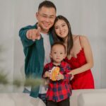 Kimberly Chia Instagram - The best part of this season is spending precious family moments together ✨ thank you @openhaus.studio for making this so special ❤️ Gown @blushhousebridal Makeup @ladyyclairemakeup Studio @openhaus.studio
