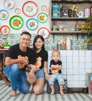 Kimberly Chia Instagram - *GIVEAWAY* 

Photoshoots at different stages of Kyzen’s life is really my favorite thing to do 😍 LOVE this themed family photoshoot with @tinytoddsg ✨

I really think the best gift we can give are memories which is why @tinytoddsg and I would love to gift a complimentary Family Theme photoshoot to 1 of you!☺️ 
All you have to do is: 
1. Be following me and @tinytoddsg
2. Like this photo 
3. Comment “I would love a family photoshoot” 

Giveaway will end on 24th Jan, 2359 and we will contact the lucky winner 🥰