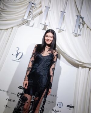 Kimberly Chia Instagram - Obsessed with the other night ✨
Happy #ELLESG30 ❤️

Styled by @style_lease @davidkomalondon 
HMU @rowan_autelier @autelier_makeup