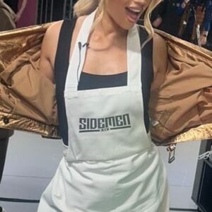 Kimberly Wyatt Instagram - Whipped up some fun in the kitchen with the Sidemen! 🍳🎉 #KitchenFun #SidemenAdventures

Behind the scenes silliness while crafting the Britney Spears knife dance with my fave human @kriskolour 🤣